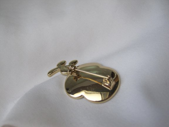 Broche goudkleurig met rood en groen emaille maanzaad bloem 4.4x2.6 cm - Afbeelding 5