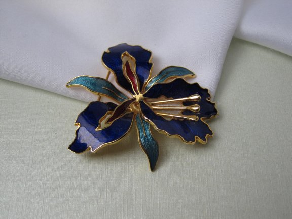 Broche goudkleurige en emaille orchidee bloem 5.4x4.8 cm - Afbeelding 3