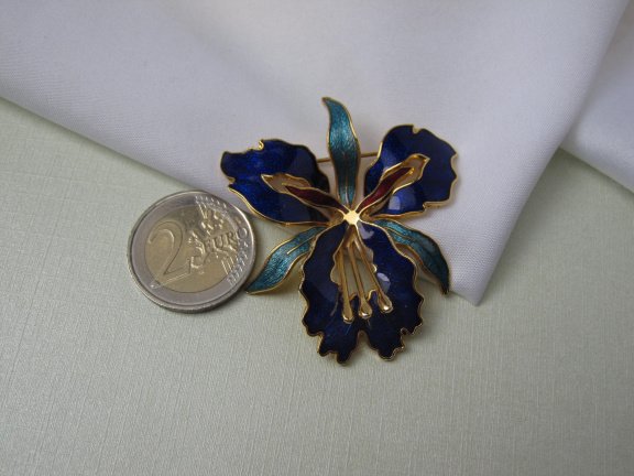 Broche goudkleurige en emaille orchidee bloem 5.4x4.8 cm - Afbeelding 5