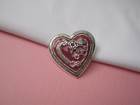 Broche zilverkleurig hart model met roze emaille en kristal rijnsteentjes 3.7x3.7 cm. - nr. 1