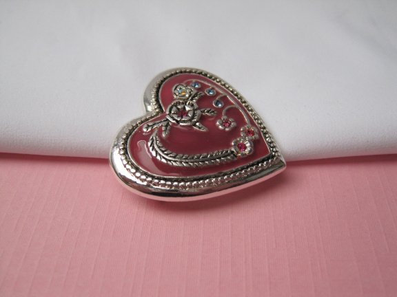 Broche zilverkleurig hart model met roze emaille en kristal rijnsteentjes 3.7x3.7 cm. - Afbeelding 3