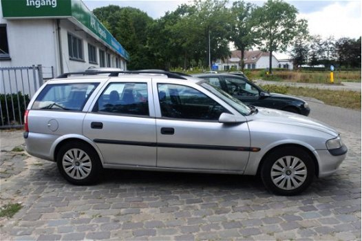 Opel Vectra Wagon - 1.6i-16V GL airco nw apk 26-8-2020 - 1