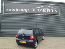 Volkswagen Polo - 1.2-12V 5 deurs airco met boekjes ingevuld lichte schade linker voor portier