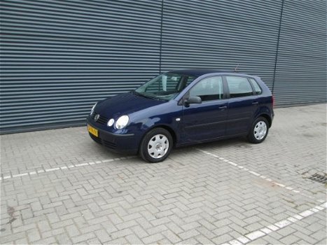 Volkswagen Polo - 1.2-12V 5 deurs airco met boekjes ingevuld lichte schade linker voor portier - 1