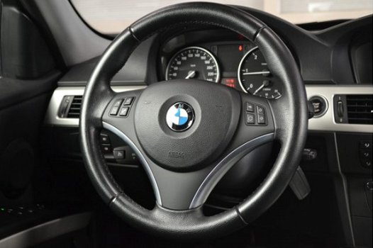 BMW 3-serie Touring - 318d Business Line Navigatie + Panorama dak - 1