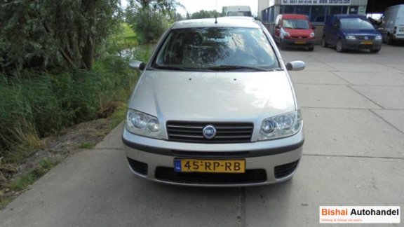 Fiat Punto - 1.4 16v Young - 1