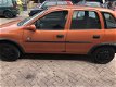 Opel Corsa - 1.2i-16V Strada deze auto heeft een nieuwe apk met airco - 1 - Thumbnail