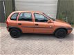 Opel Corsa - 1.2i-16V Strada deze auto heeft een nieuwe apk met airco - 1 - Thumbnail