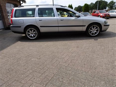 Volvo V70 - 2.4 Comfort Line - 1