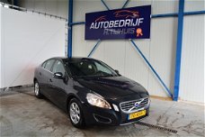 Volvo S60 - 1.6 T3 Kinetic - N.A.P. Airco, Cruise, Navi, Trekhaak