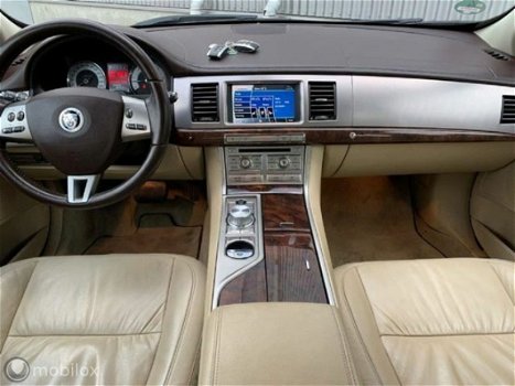 Jaguar XF - - 3.0D V6 Luxury 2011 211pk / Leer / Navigatie / Keyless / Winterwielen / Dealeronderhou - 1