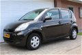 Daihatsu Sirion 2 - 1.0 12V DVVT Premium - 1 - Thumbnail