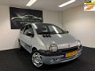 Renault Twingo - 1.2-16V Cinétic 2001 Grijs AIRCO / APK 2020 / NAP - 1 - Thumbnail