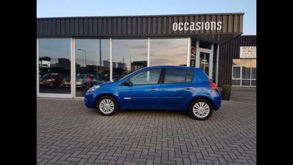 Renault Clio - 1.2 16V 75 COLLECTION, Airco, Cruise, Pannoramadak - 1