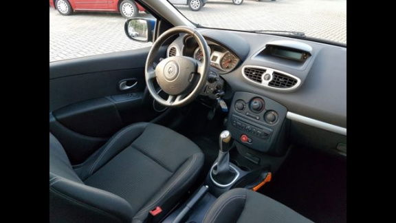 Renault Clio - 1.2 16V 75 COLLECTION, Airco, Cruise, Pannoramadak - 1