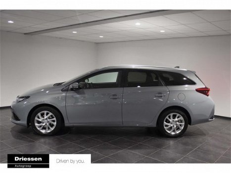 Toyota Auris Touring Sports - 1.2T Dynamic (Navigatie - All Season Banden) - 1