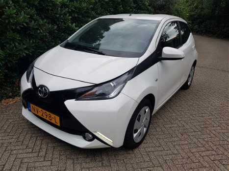 Toyota Aygo - 1.0 VVT-i x-play Navi/Camera/Airco NLauto - 1