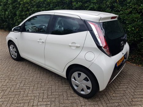 Toyota Aygo - 1.0 VVT-i x-play Navi/Camera/Airco NLauto - 1