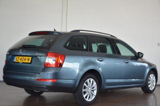 Skoda Octavia Combi - 1.6 TDI Greentech Style AUTOMAAT NAVI / CLIMA / CRUISE / LMV / PDC / DAKRAILS - 1