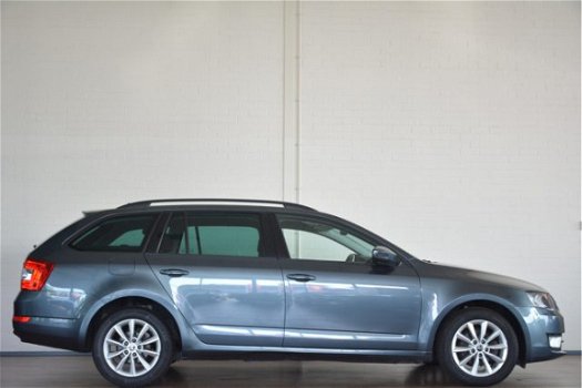 Skoda Octavia Combi - 1.6 TDI Greentech Style AUTOMAAT NAVI / CLIMA / CRUISE / LMV / PDC / DAKRAILS - 1