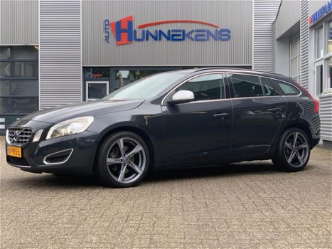 Volvo V60 - 2.4 D5 205 Pk Automaat | Trekhaak | Navigatie | Cruise c. | R-design Velgen - 1