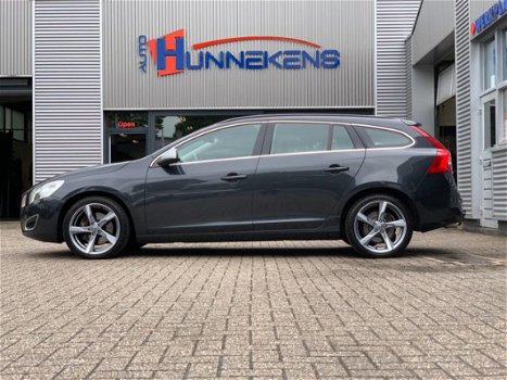 Volvo V60 - 2.4 D5 205 Pk Automaat | Trekhaak | Navigatie | Cruise c. | R-design Velgen - 1