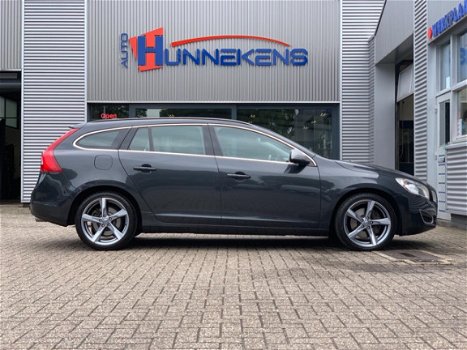 Volvo V60 - 2.4 D5 205 Pk Automaat | Trekhaak | Navigatie | Cruise c. | R-design Velgen - 1