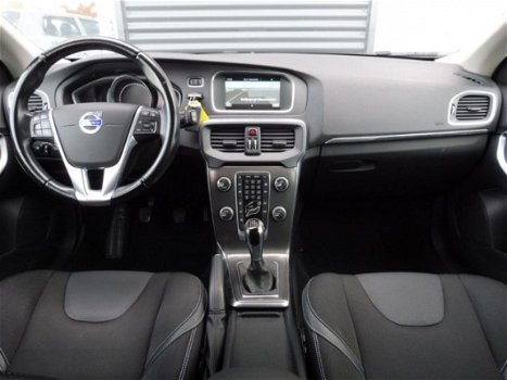 Volvo V40 - 2.0 D4 MOMENTUM clima/navi - 1