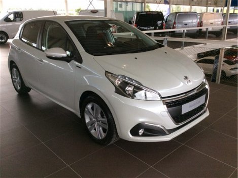 Peugeot 208 - 1.2 PureTech Signature 82 - 1