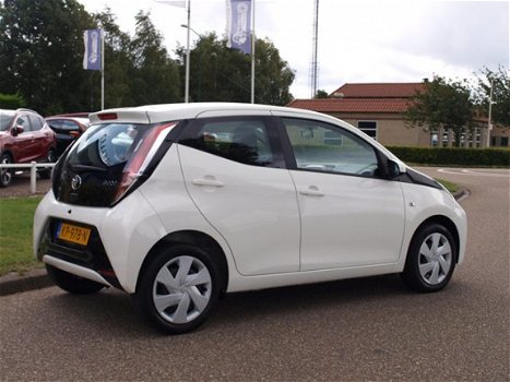 Toyota Aygo - 1.0 VVT-i x-play AIRCO/CAMERA - 1