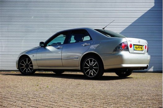 Lexus IS - 200 Business YOUNGT.*NWE APK*AUT*Stoelverw.*Airco*Cruise*NAVI*Elektr. Stoelen*Etc - 1