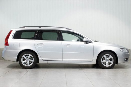 Volvo V70 - Euro6 2.0 D2 Aut. Polar+ Navigatie CruiseControl 120pk - 1