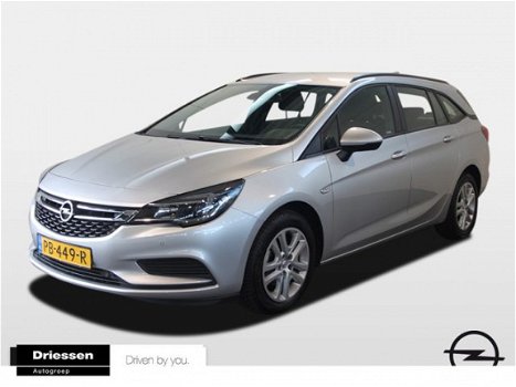 Opel Astra Sports Tourer - 1.0 Online Edition (Navigatie / Parkeersensoren voor & achter / DAB) - 1