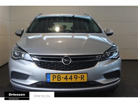 Opel Astra Sports Tourer - 1.0 Online Edition (Navigatie / Parkeersensoren voor & achter / DAB) - 1