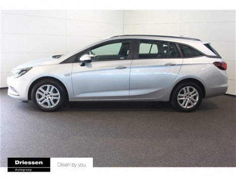 Opel Astra Sports Tourer - 1.0 Online Edition (Navigatie / Parkeersensoren voor & achter / DAB) - 1