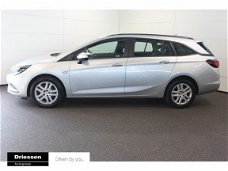 Opel Astra Sports Tourer - 1.0 Online Edition (Navigatie / Parkeersensoren voor & achter / DAB)