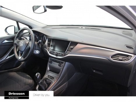 Opel Astra Sports Tourer - 1.0 Online Edition (Navigatie / Parkeersensoren voor & achter / DAB) - 1