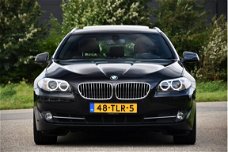 BMW 5-serie Touring - 520i aut8 High Exe PanoDak Camera 18-inch Zw-Hemel Alarm3 Sport-Aut