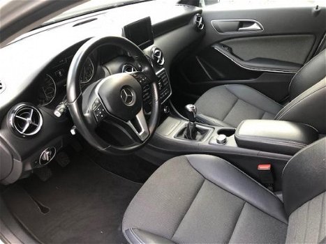 Mercedes-Benz A-klasse - 180 Edition Navigatie 4U3 + Style pakket Rijklaarprijs - 1