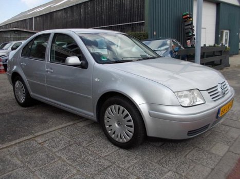 Volkswagen Bora - 2.0 Comfortline - 1