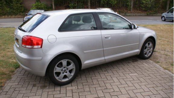 Audi A3 - 2.0 FSI Attraction - 1