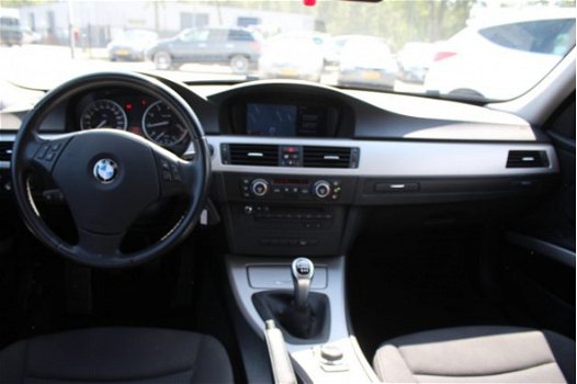BMW 3-serie Touring - 320i Business Line airco, climate control, navigatie, cruise control, radio cd - 1