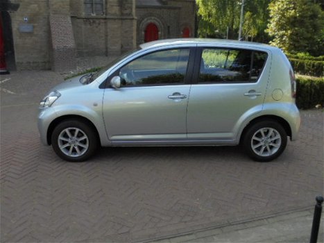 Daihatsu Sirion - 1.3i 100th Momo stuur / bij dealer - 1