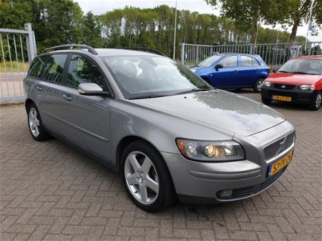 Volvo V50 - 2.4 Momentum - 1