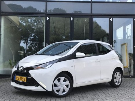 Toyota Aygo - 1.0 VVT-i x-play | Airco | Cruise Control | Radio | Staat in de Krim - 1