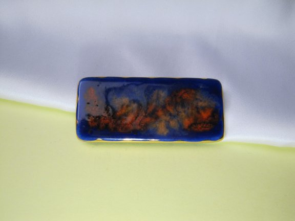 Broche porselein blauw paars oranje tinten met verguld randje 5.9x2.7 cm. - Afbeelding 7