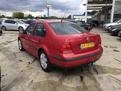 Volkswagen Bora - 2.0 85 Kw AUT - 1