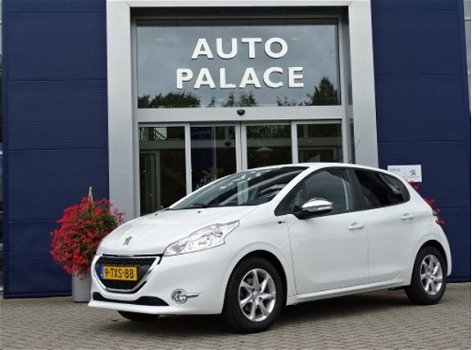 Peugeot 208 - 1.2 VTi 82PK 5D Style|LM-Velgen|Airco|Trekhaak|Navigatie - 1