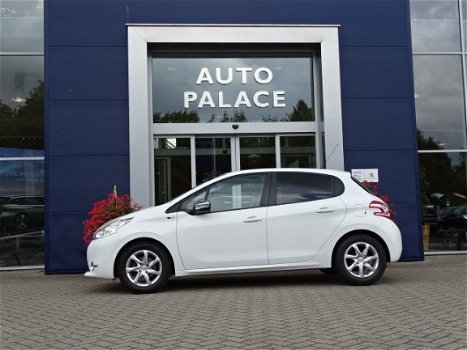 Peugeot 208 - 1.2 VTi 82PK 5D Style|LM-Velgen|Airco|Trekhaak|Navigatie - 1