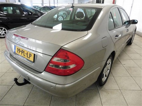 Mercedes-Benz E-klasse - 240 Elegance / NL AUTO / AUT. / PDC / +++ - 1